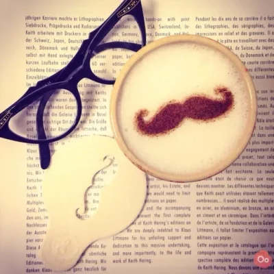 Modèle de Décoration de Café “Moustache du Père Noël”